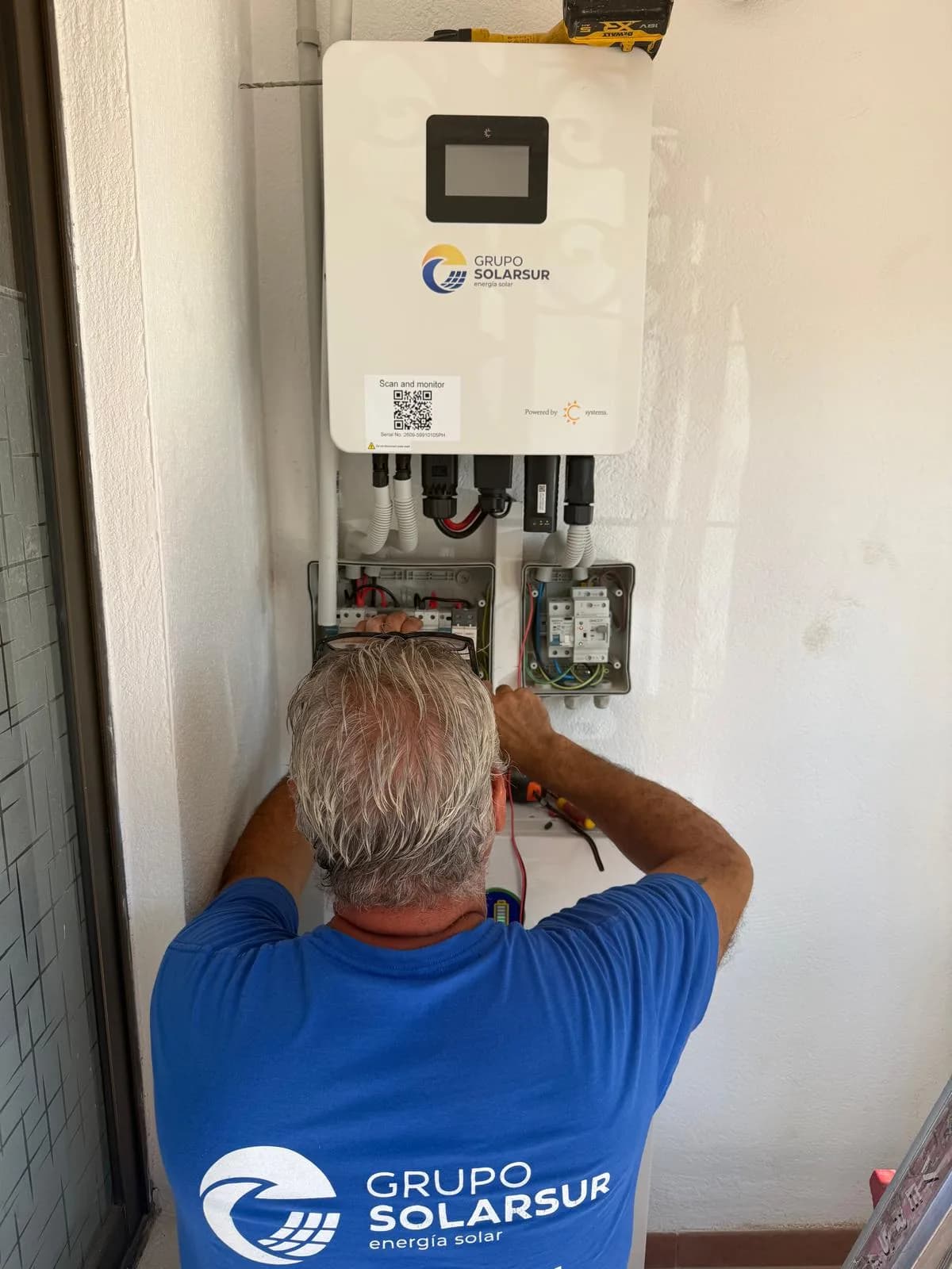Inversor híbrido y batería solar para autoconsumo residencial