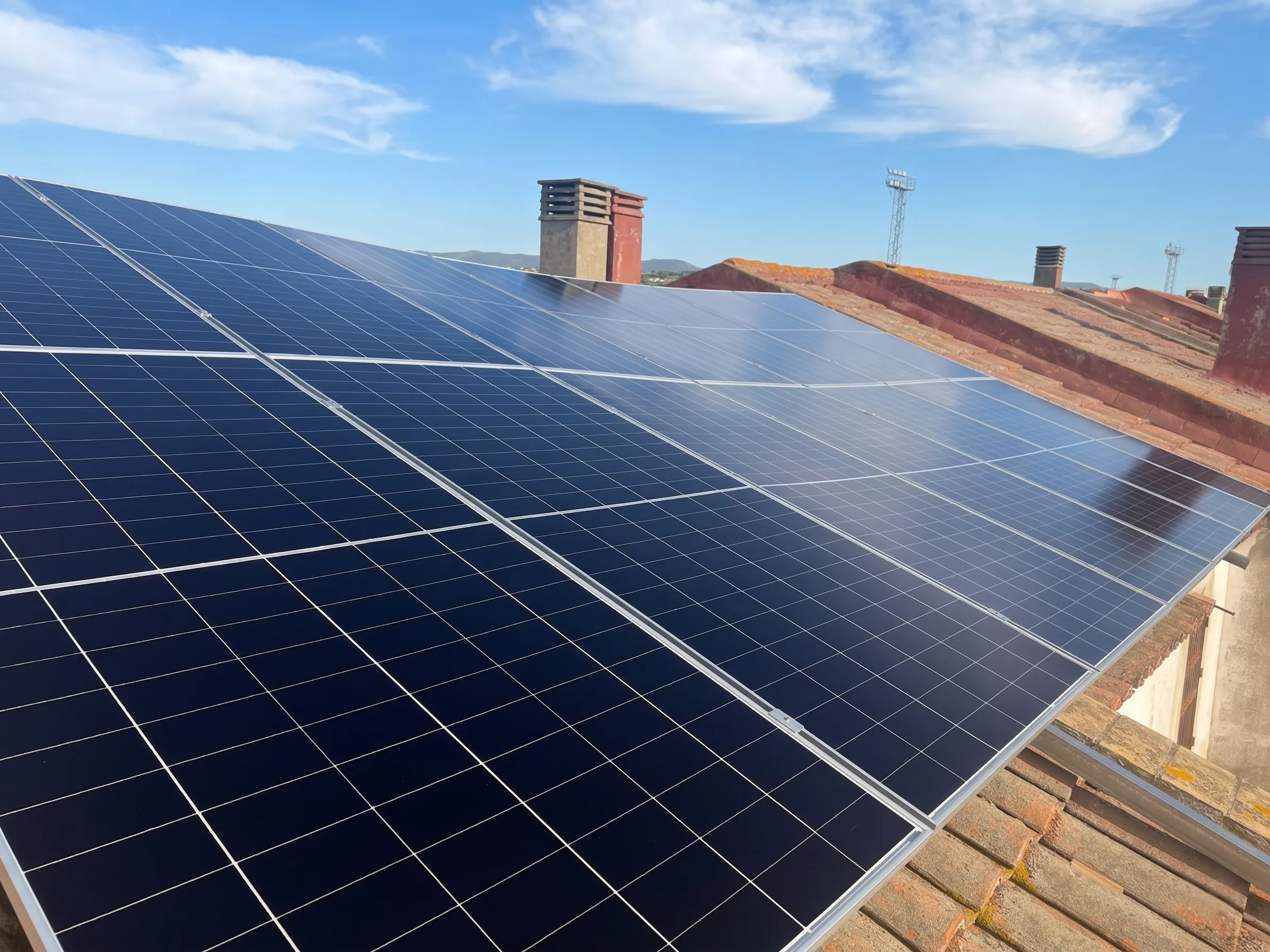 Instalación solar con batería en Olivares (Sevilla)